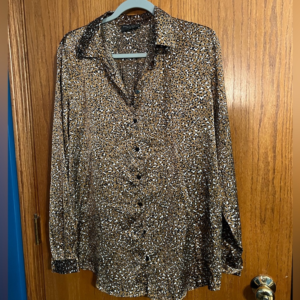 DRESS FORUM Los Angeles MED Blouse Leopard Print Polyester EUC